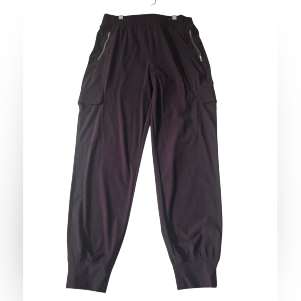 Skechers Cargo Jogger Pants with Elastic Cuffs. Size M